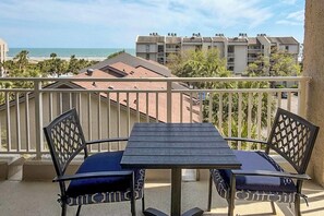 Outdoor dining - Sunset Rentals | Shorewood 439 (Hilton Head Island)