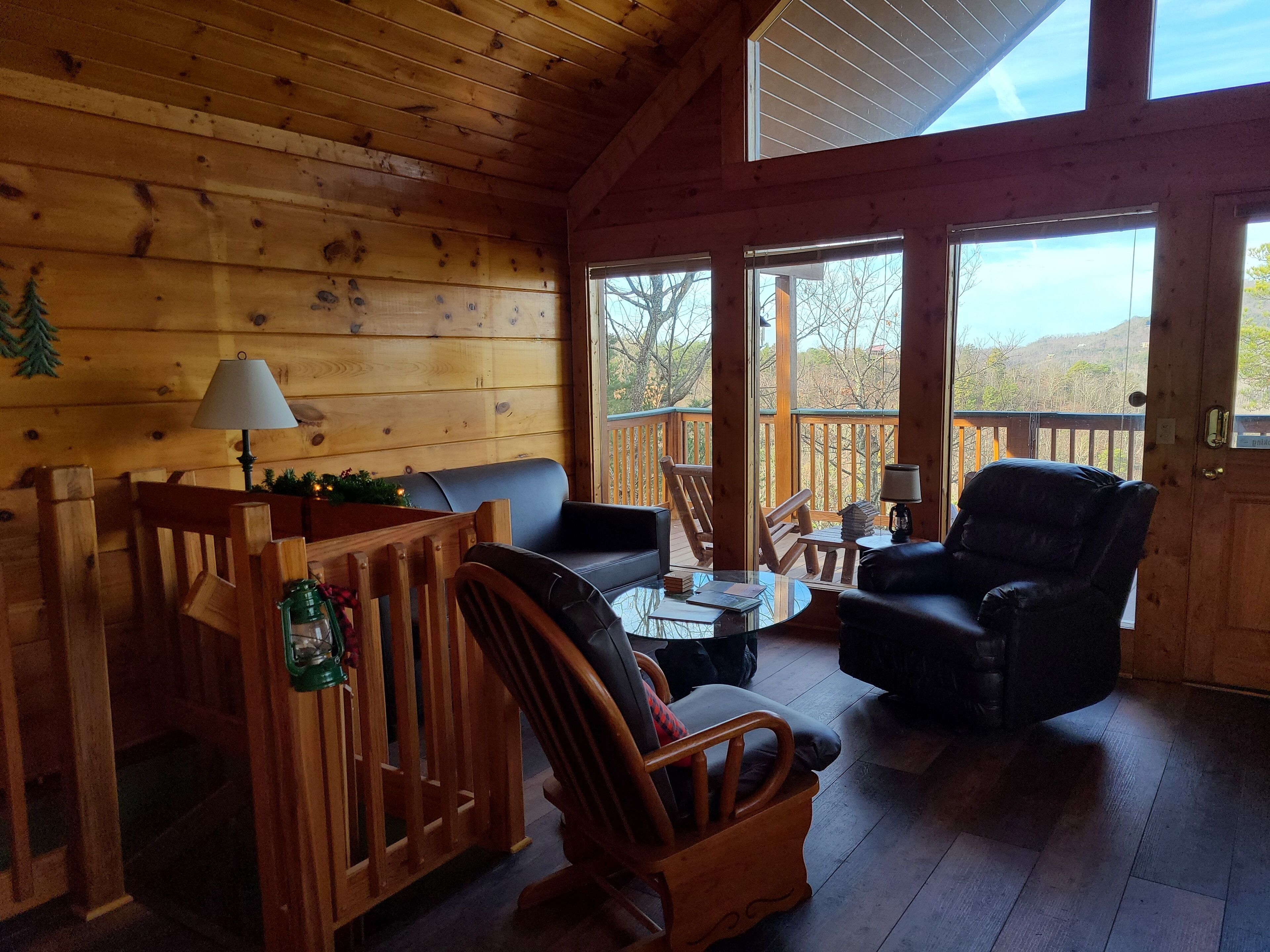 Hot Tub- Free WiFi - UHD Smart TV's