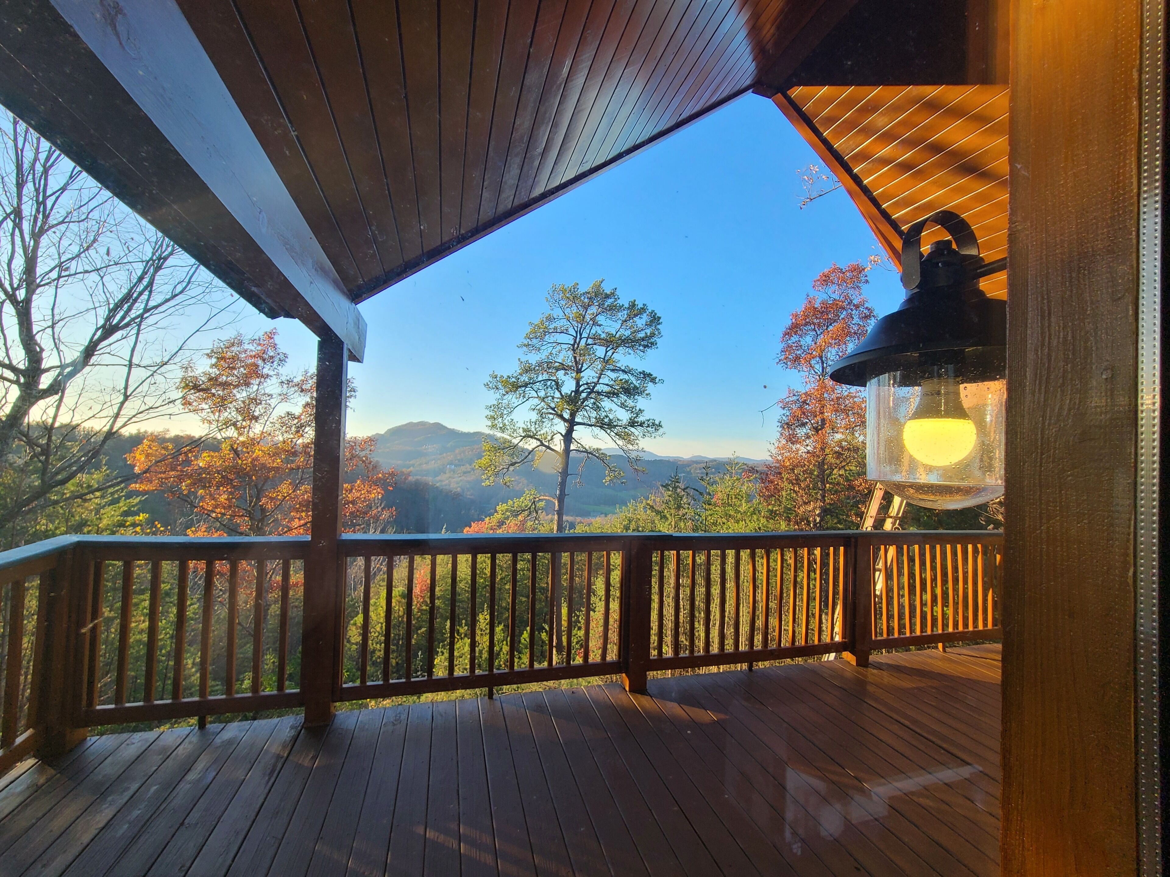 Hot Tub- Free WiFi - UHD Smart TV's