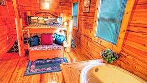 Room - Mick's Hideaway - Semi-Secluded (Sevierville)