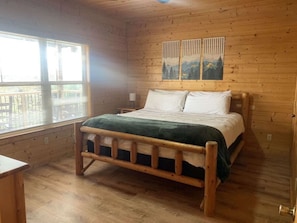 5 bedrooms, iron/ironing board, WiFi, bed sheets - Theater room - Spacious - Perfect for families (Sevierville)