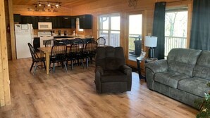 Unclassified image, 2 of 42, button - Theater room - Spacious - Perfect for families (Sevierville)