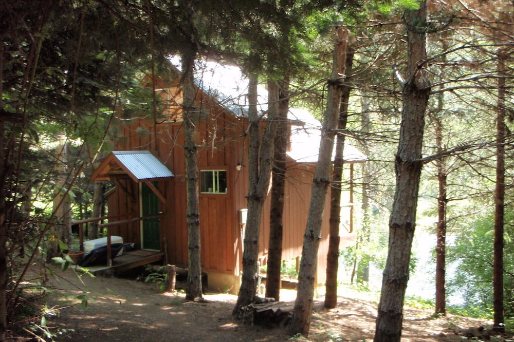 On the Trinity River, Fire Pit, Dogs OK, Privacy, Historic Miner's Cabin