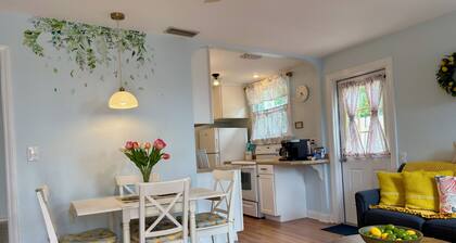 Charming Downtown Cottage – Walk to Everything!
