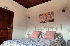 2 habitaciones, tabla de planchar con plancha, internet y ropa de cama 