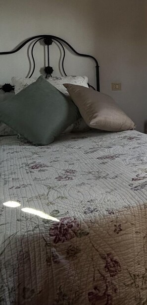 2 chambres, fer et planche à repasser, accès à Internet, literie fournie