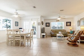 Smart TV, Netflix, reproductor de DVD y libros 