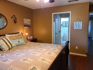 3 bedrooms, iron/ironing board, free WiFi, bed sheets - Let our home away from home be your home away from home. (Galveston)