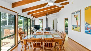 Dining - Surf Rest'n Bay - sleeps 9 (CAPE WOOLAMAI)