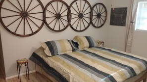 1 habitación, caja de seguridad en la habitación y escritorio 