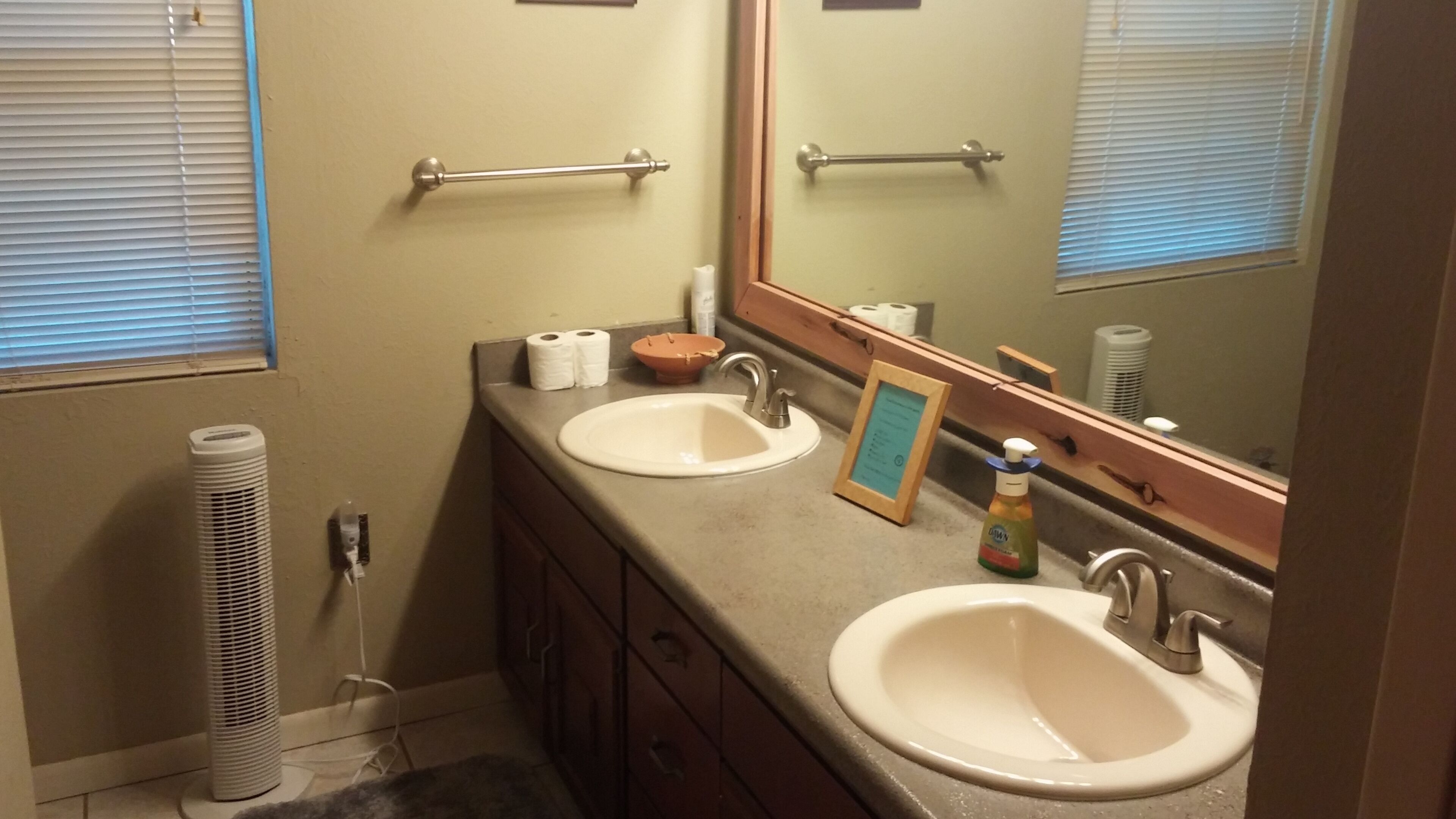 Combined shower/bathtub, eco-friendly toiletries, hair dryer, soap