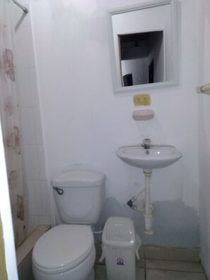 Handdukar, tvål och toalettpapper