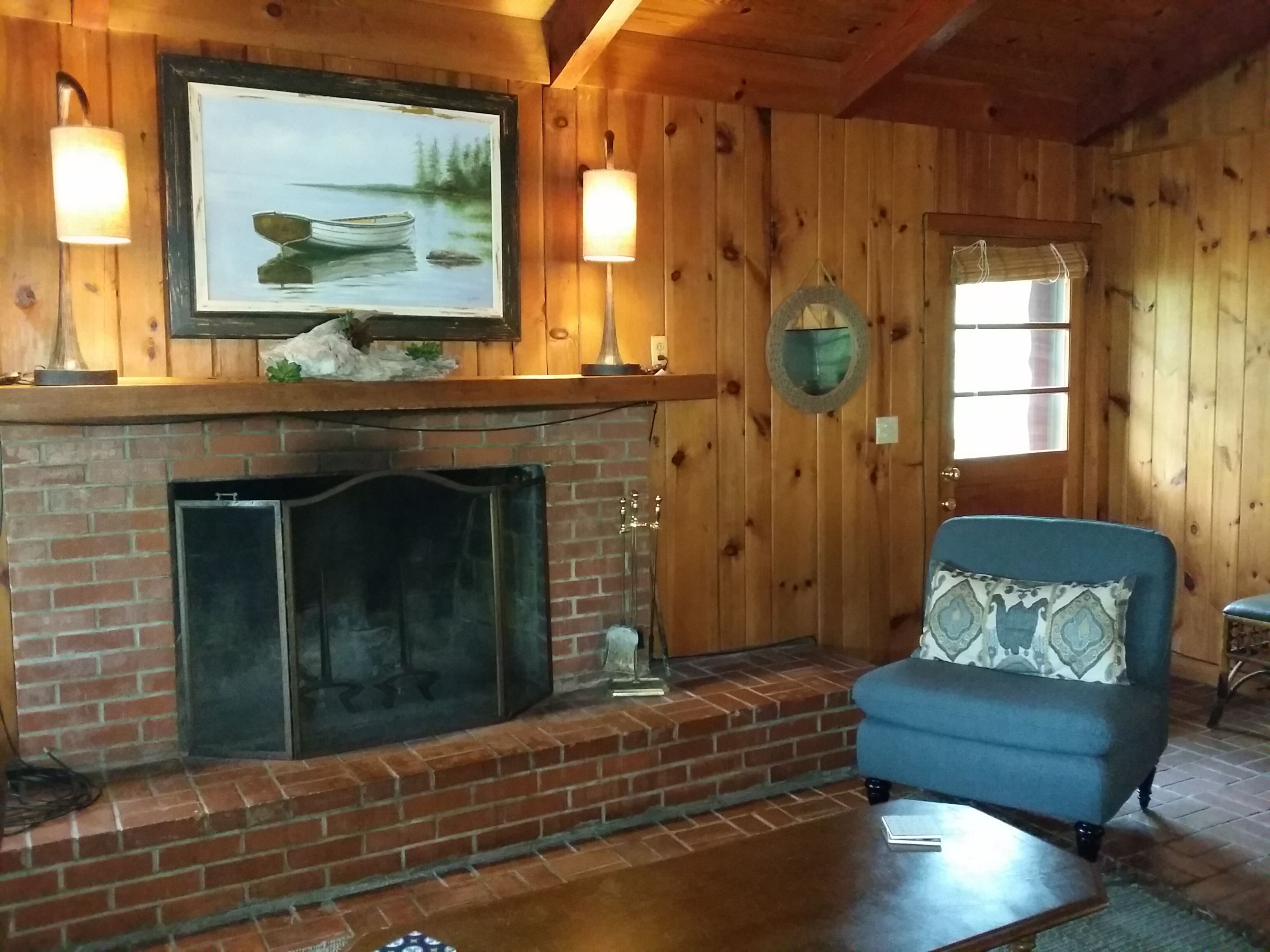 FishHook - A Unique Lakefront Cottage - Fall Leaf Special 10% disc thru Nov 19