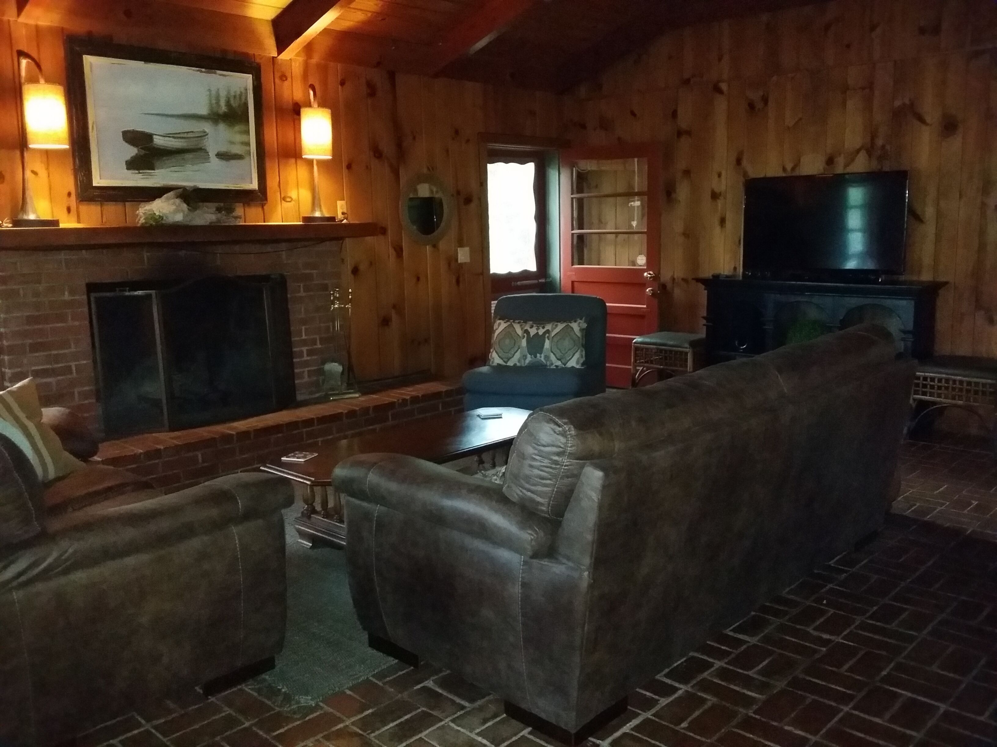 FishHook - A Unique Lakefront Cottage - Fall Leaf Special 10% disc thru Nov 19