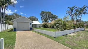Property grounds - Riverside - Burrum Heads- Riverfront - 3BR - River Fishing... (BURRUM HEADS)
