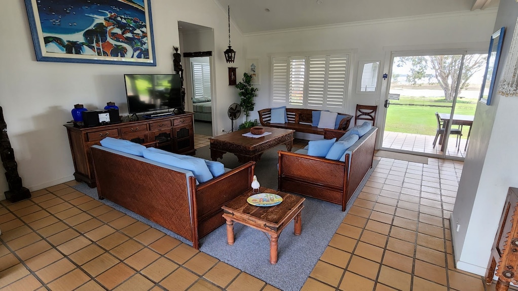 Riverside - Burrum Heads- Riverfront - 3br - River Fishing... - Burrum Heads