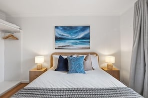 3 bedrooms, desk, iron/ironing board, WiFi