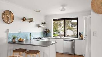 Coffee/tea maker, fridge, microwave, oven