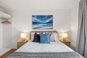5 chambres, fer et planche à repasser, Wi-Fi, draps fournis