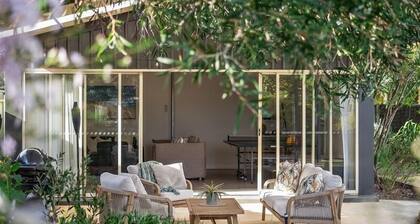 Cormorant Cottage Garden Beach Abode w Game Room