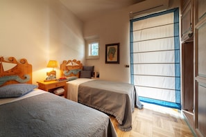 4 chambres, fer et planche à repasser, Wi-Fi gratuit, draps fournis