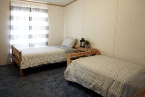 5 bedrooms, free WiFi, bed sheets - Altmar Rental on Salmon River and C5A Snowmobile Trails, huge private yard space (Altmar)