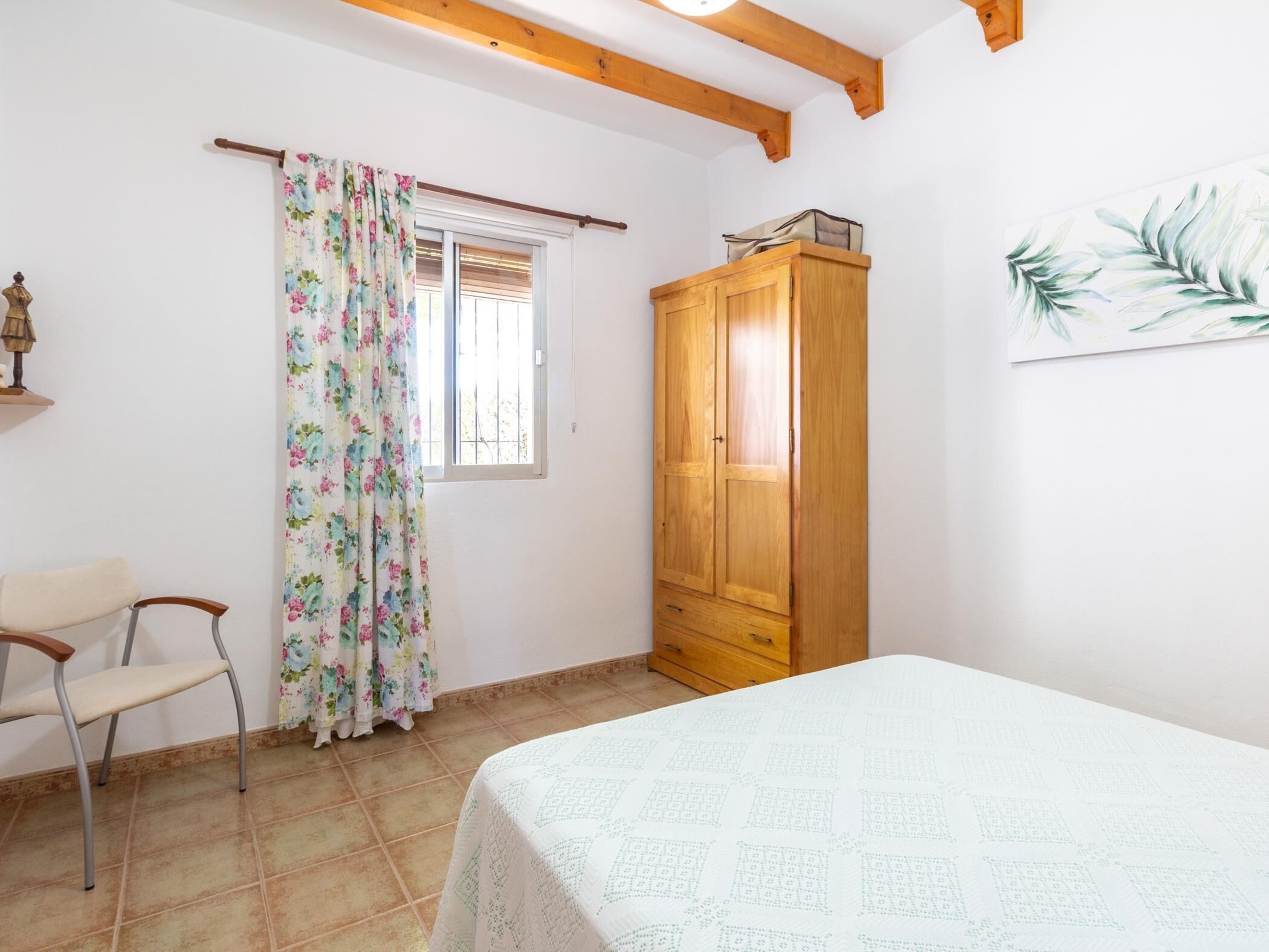 2 quartos, ferros/tábuas de passar roupa, acesso à internet