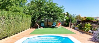 Cosy cottage with pool, garden and wifi