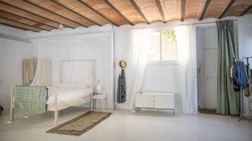 1 bedroom, desk, iron/ironing board, WiFi (free)