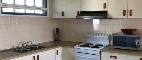 Kühlschrank, Mikrowelle, Ofen, Toaster