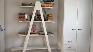 Games room - 9 Indigo Avenue - Rainbow Beach. Close to beach and main street. Walk to everything (RAINBOW BEACH)