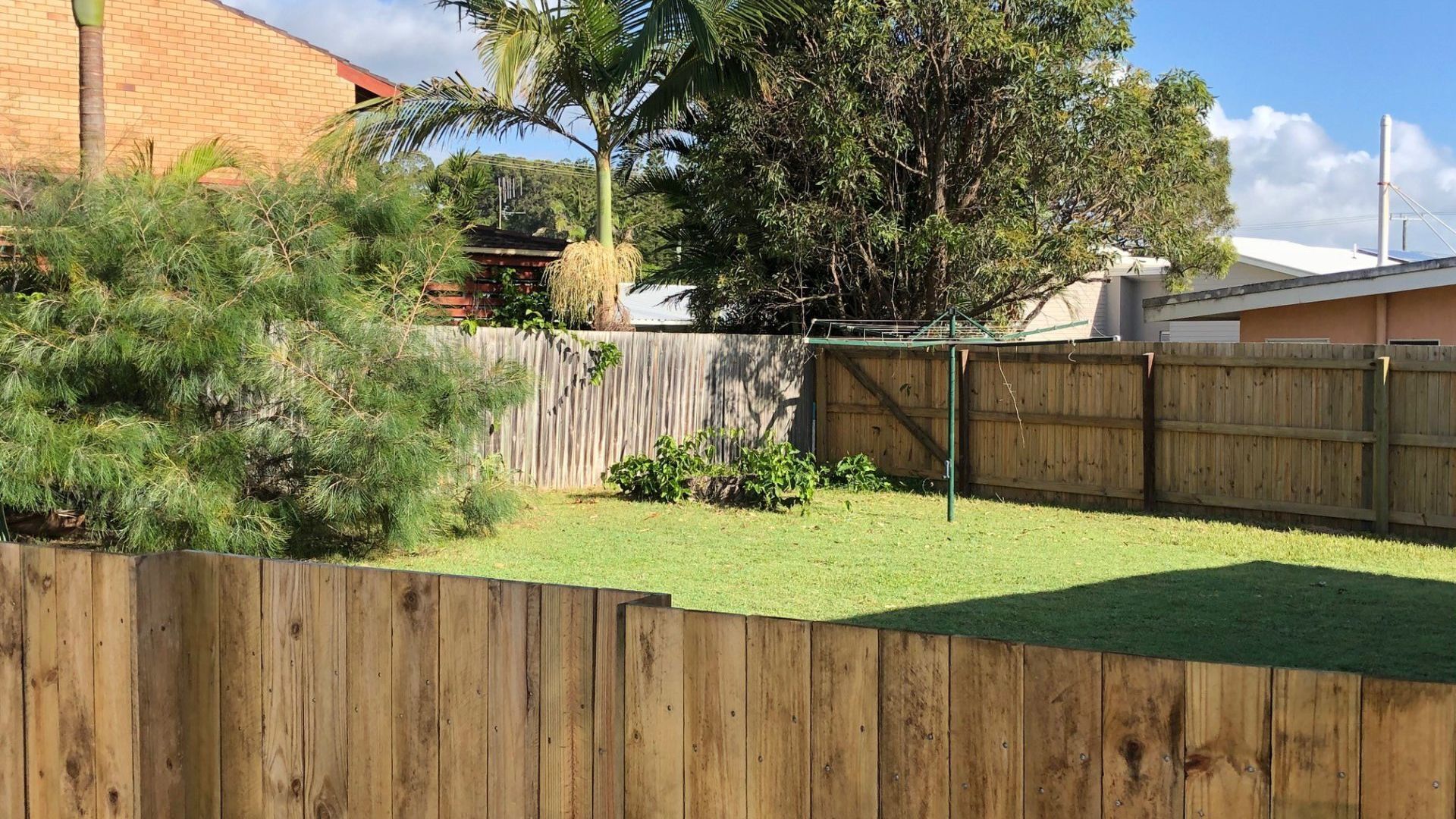 9 Indigo Avenue - Rainbow Beach. Close to beach and main street. Walk to everything — image 17