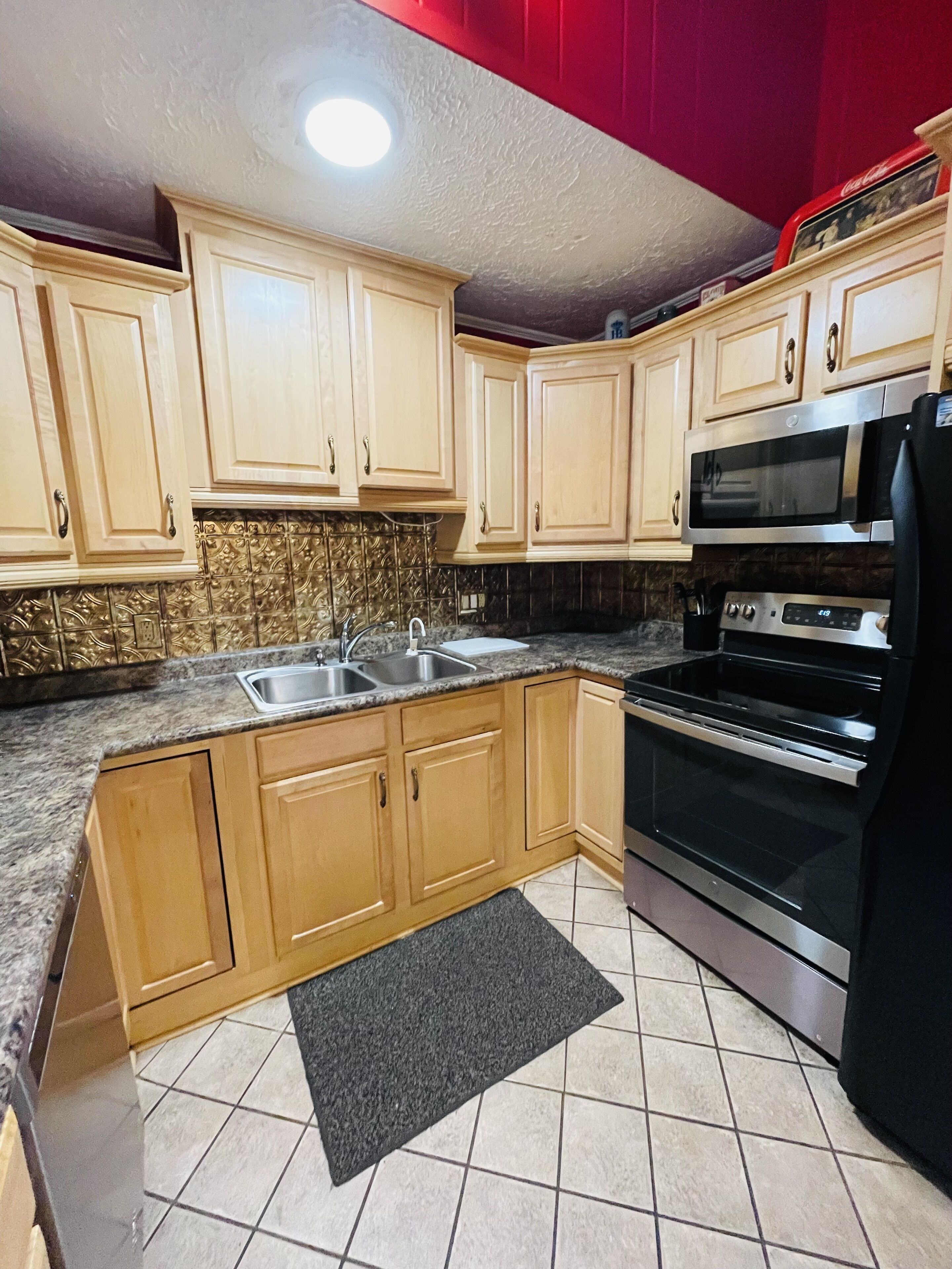 Urban Hideaway w/ Hot Tub and Vintage Games!