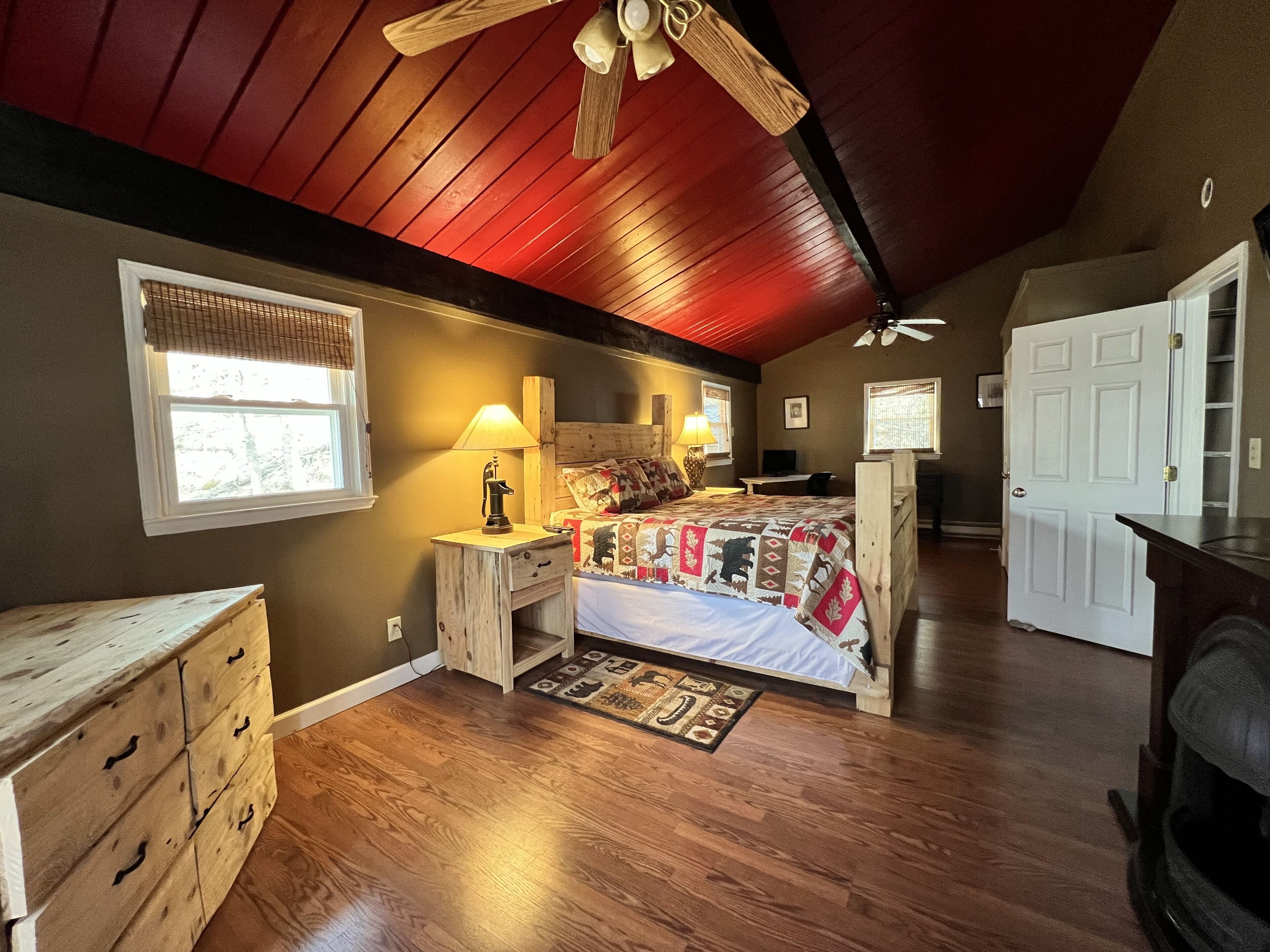 Urban Hideaway w/ Hot Tub and Vintage Games!