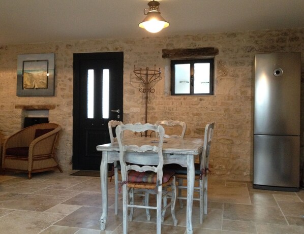 Dining - L'écurie - Charming 4* gîte between beach and village center (Dolus-d'Oléron)