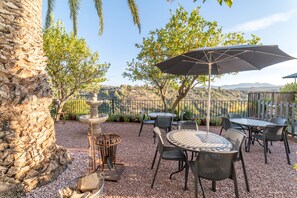 Outdoor dining - Alojamiento Rural El Valle for 2 people (Dúrcal)
