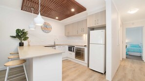 Fridge, microwave, stovetop, dishwasher - Kirra Vista 4 - Beachfront & Ground Floor (Coolangatta)