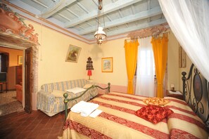 1 bedroom, in-room safe, iron/ironing board, free WiFi