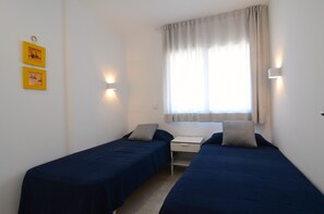 2 bedrooms, free WiFi, bed sheets - FRONT MAR 701 (L'Escala)