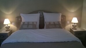 1 غرفة نوم ومكواة/لوح كي وواي فاي مجانًا وملاءات أسرّة