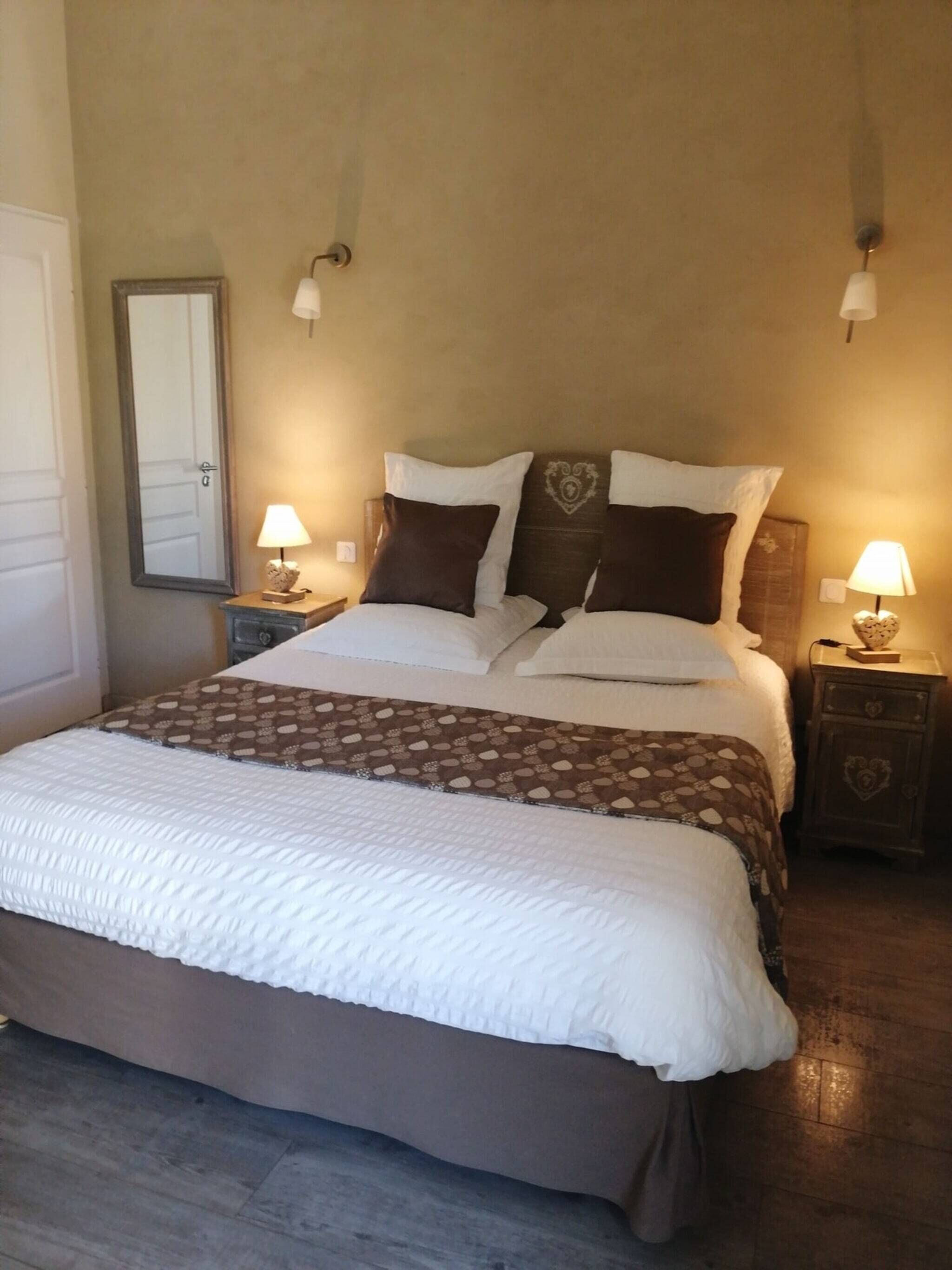 1 chambre, fer et planche à repasser, Wi-Fi gratuit, draps fournis