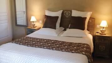 1 chambre, fer et planche à repasser, Wi-Fi gratuit, draps fournis
