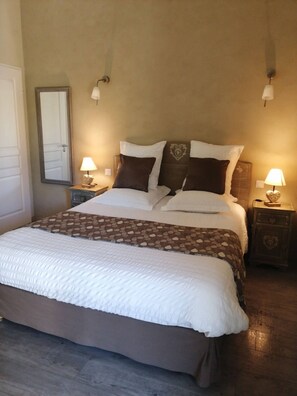 1 chambre, fer et planche à repasser, Wi-Fi gratuit, draps fournis