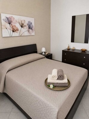 1 chambre, fer et planche à repasser, accès au Wi-Fi (inclus)