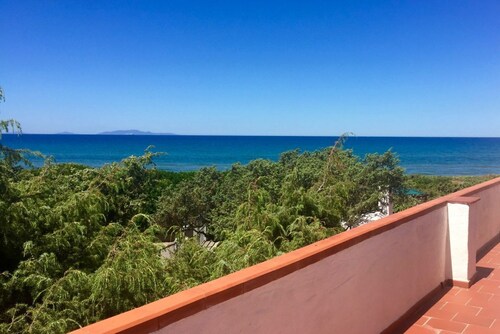 Villa Oleandro. Villa avec jardin à 30 mètres de la mer