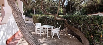 Villa Oleandro. A few steps from the sea, with garden and sea view.