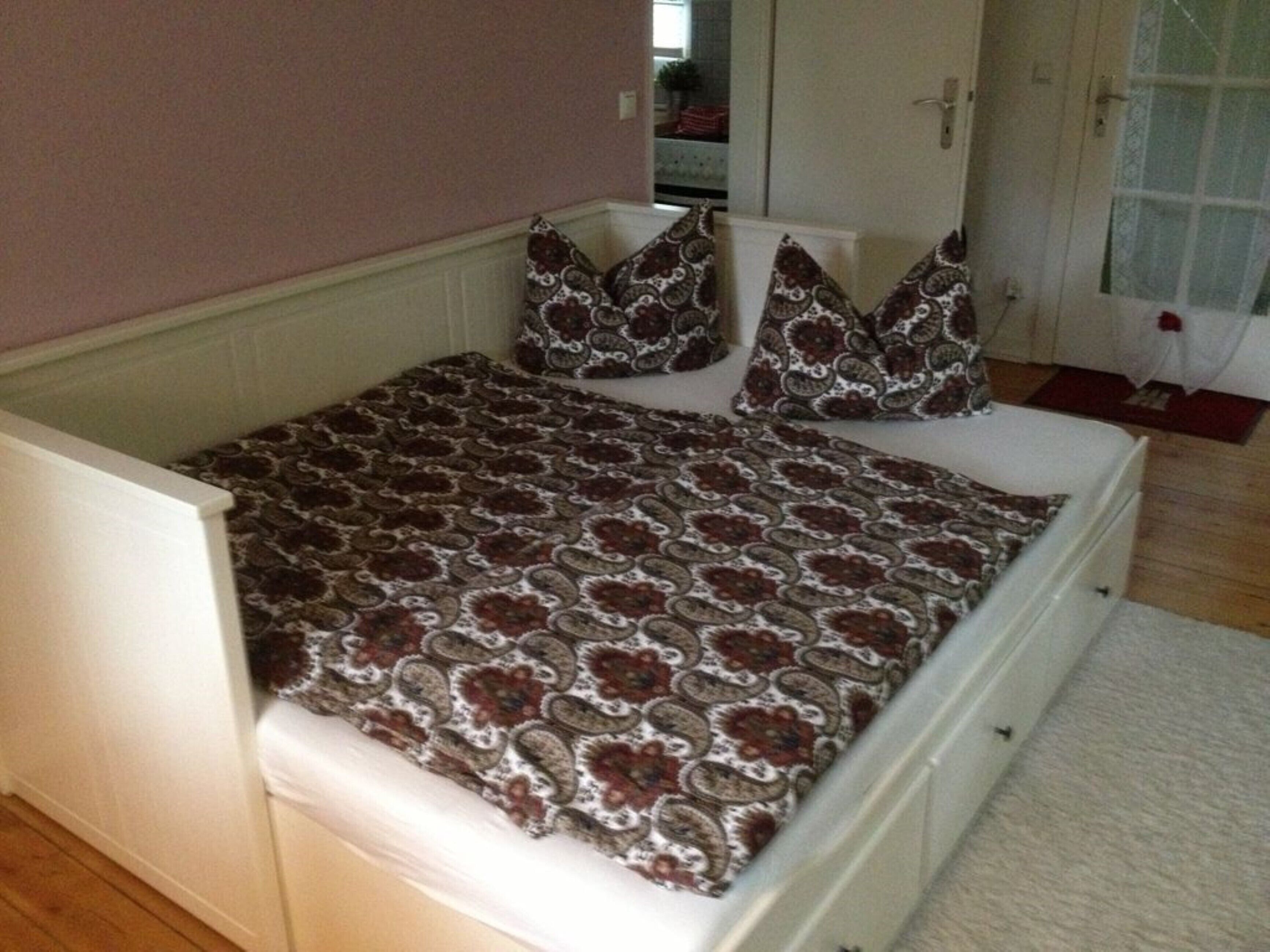 2 Schlafzimmer, Schreibtisch, Bügeleisen/Bügelbrett, Reisekinderbett