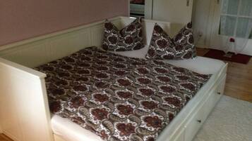 2 soveværelser, skrivebord, strygejern/strygebræt, weekendseng