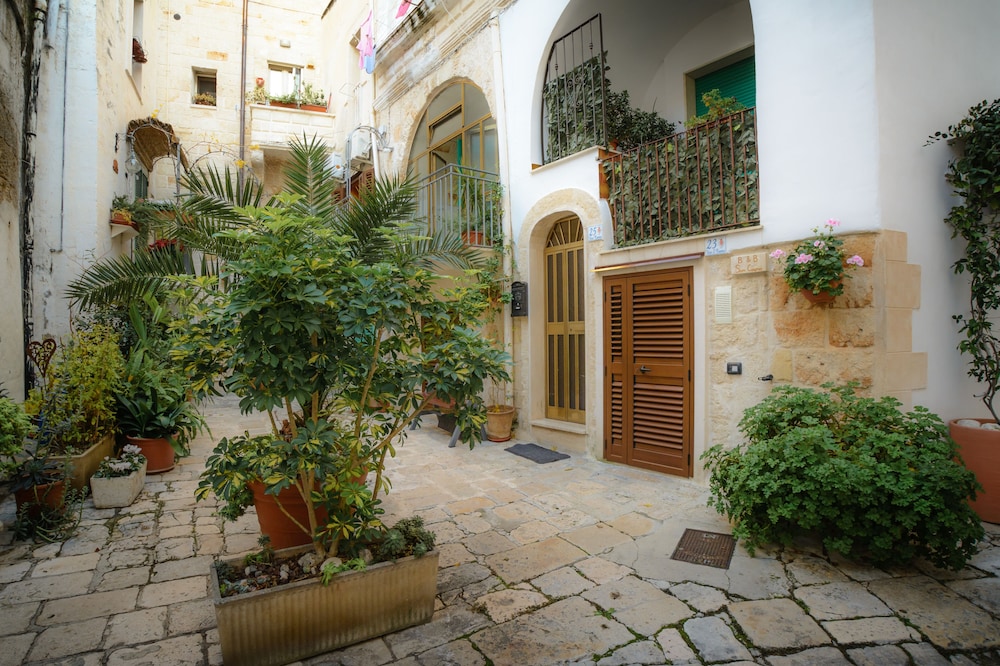 Monopoli old historical residence
