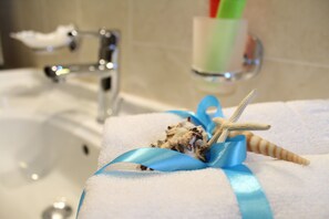 Doccia, asciugacapelli, bidet, asciugamani